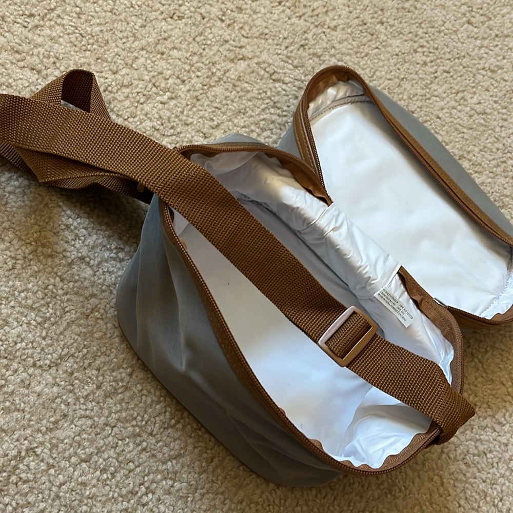 Yves Rocher Makeup Carrier - Picture 4 of 4